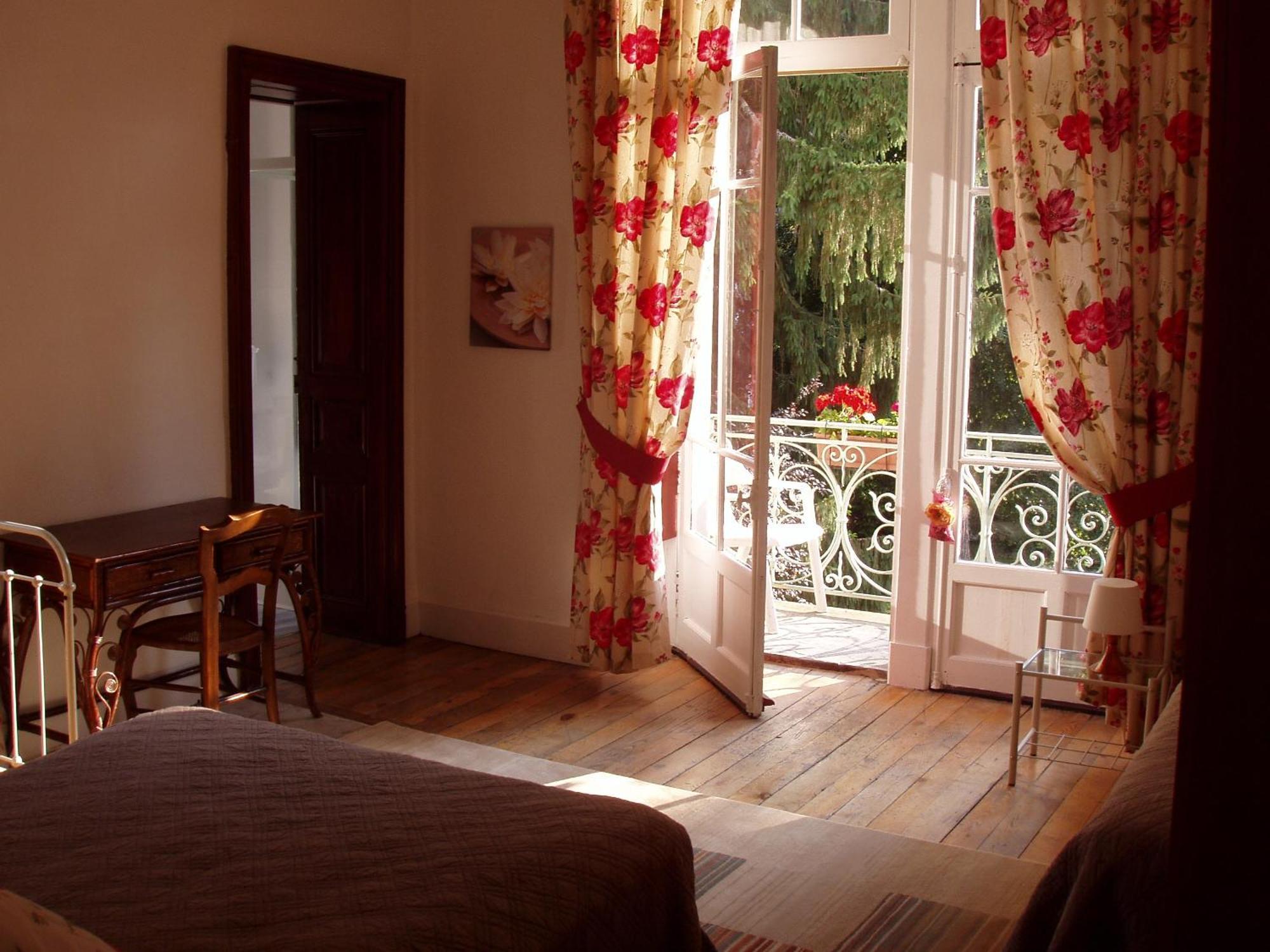 Bagnères-de-Luchon Castel De La Pique B&B 객실 사진