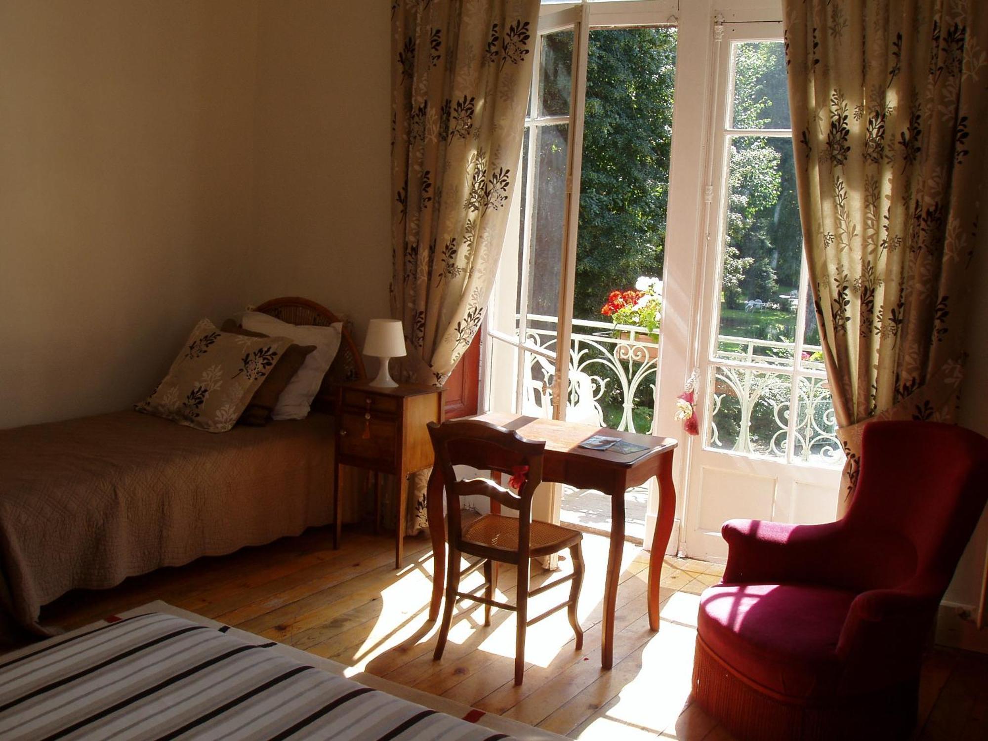 Bagnères-de-Luchon Castel De La Pique B&B 객실 사진