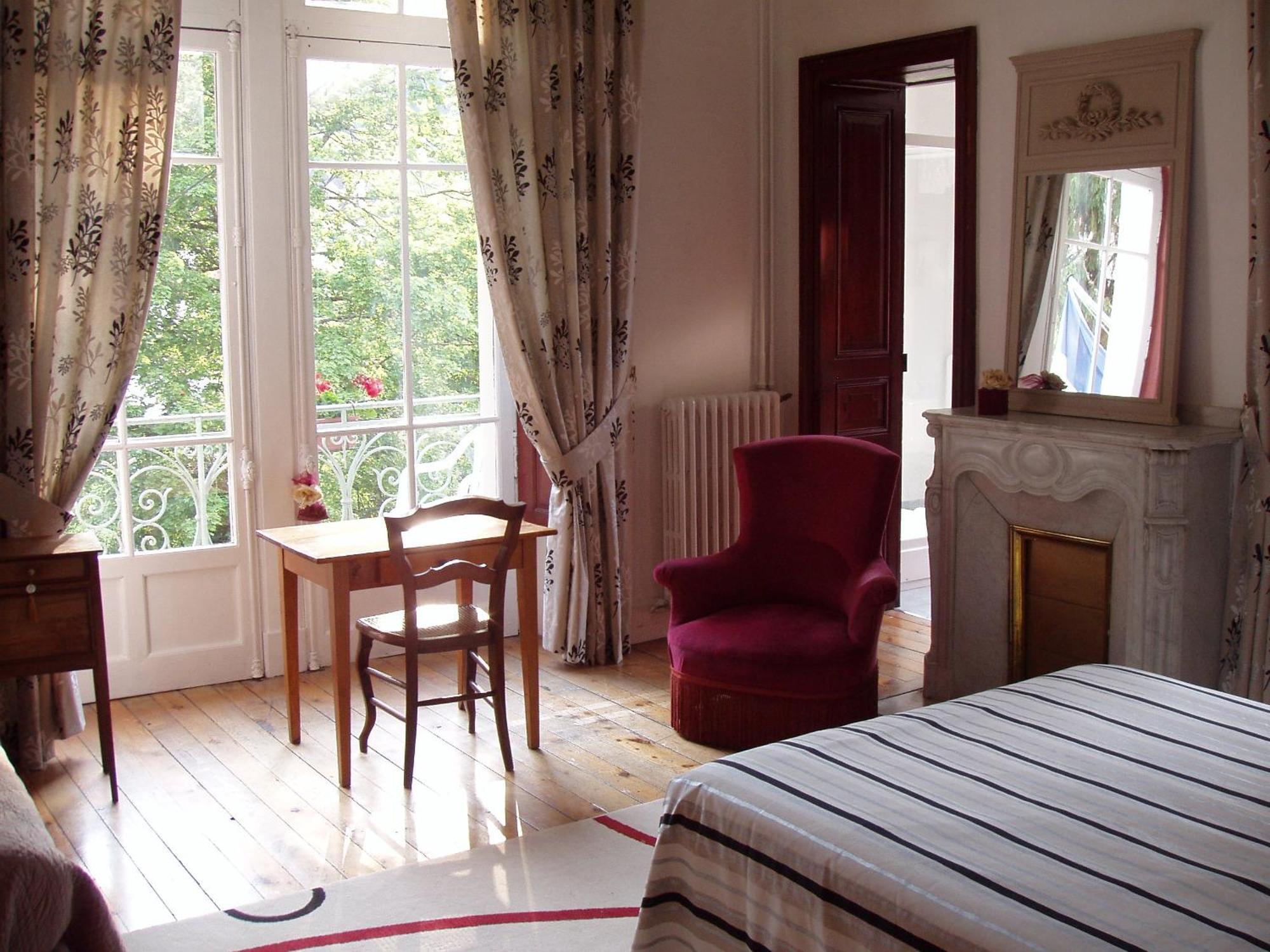 Bagnères-de-Luchon Castel De La Pique B&B 객실 사진